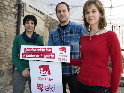 Los candidatos de Ezker Anitza a las elecciones europeas Leire Martinez, I&ntilde;igo Martinez Zat&oacute;n y Marina Albiol, de izuqierda a derecha.
 