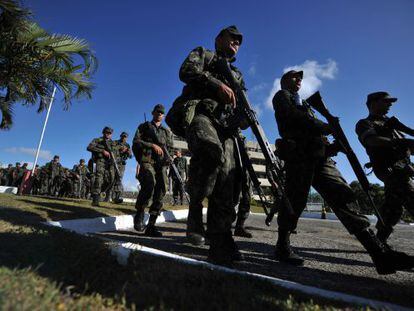 Soldados brasile&ntilde;os en Salvador de Bah&iacute;a (Brasil).