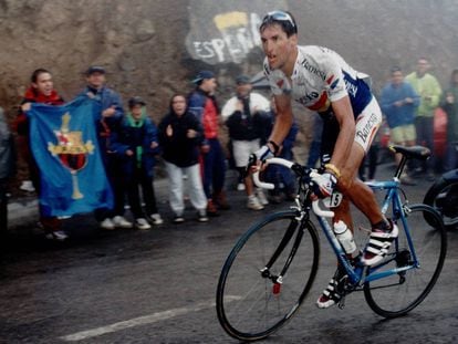 El Chava Jim&eacute;nez subiendo El Angliru en la Vuelta a Espa&ntilde;a de 1999.