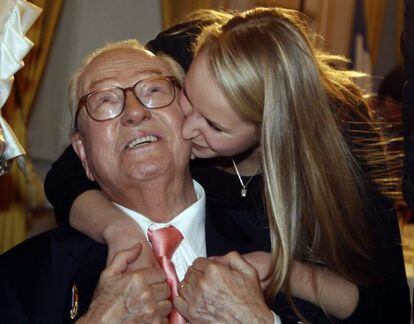 Jean-Marie Le Pen y su nieta Marion Maréchal-Le Pen en una imagen de 2010.
