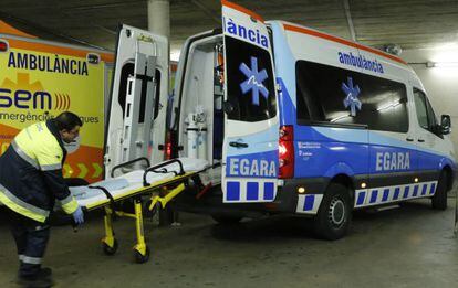 Ambulancias p&uacute;blicas en un hospital de Terrassa.