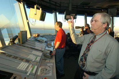 Un controlador aéreo en el aeropuerto JFK de Nueva York, en 2003.