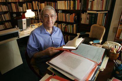 José María López Piñero, en su casa de Valencia en 2006.