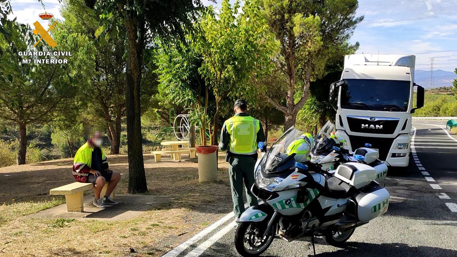 El camionero que alertó a la Guardia Civil de que conducía ebrio por la autopista A-68 en La Rioja.