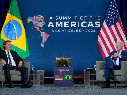 El presidente Bolsonaro, a la izquierda, y Joe Biden, a la derecha, durante la reunión bilateral.