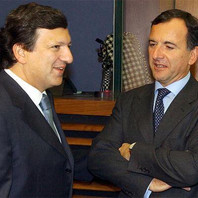 Barroso, presidente de la Comisión, y el comisario saliente de Justicia, Frattini.