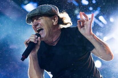 Brian Johnson, voz de AC/DC, se desgañita en un concierto en Nueva Zelanda, en diciembre de 2015.