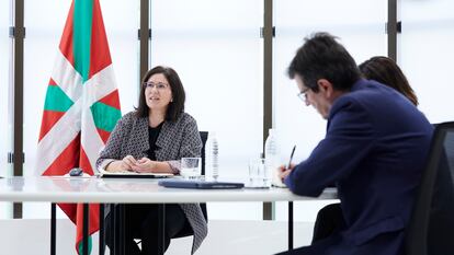 Izaskun Landaida, directora de Emakunde, preside una reunión sobre violencia machista durante la crisis de la covid-19.