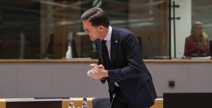 El primer ministro holandés, Mark Rutte, sonríe durante una reunión de la Cumbre Europea en Bruselas. 
 