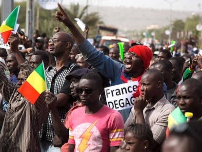 Manifestación contra la operación francesa en Malí, el 10 de enero en Bamako.