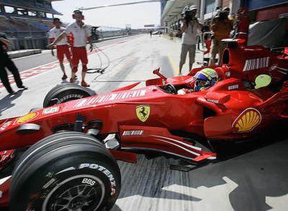 Massa sale del garaje de Ferrari