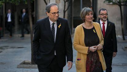 El presidente catalán Quim Torra junto a la consejera de Sanidad, de baja por maternidad, Alba Verges