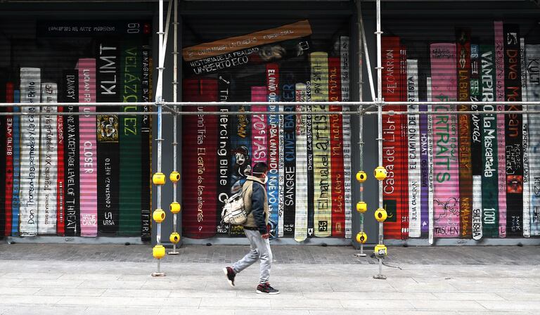 El exterior de la Casa del Libro en la calle Gran Vía de Madrid, durante el estado de alarma.