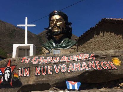 Un culto místico ha surgido en torno al Che Guevara en el lugar de su muerte.