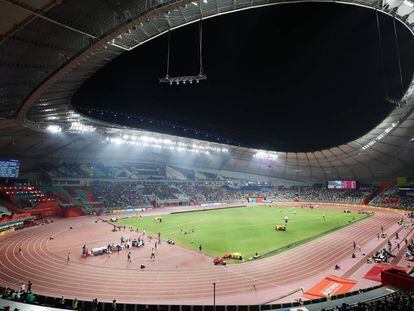 Las gradas medio vacías del Khalifa International Stadium.