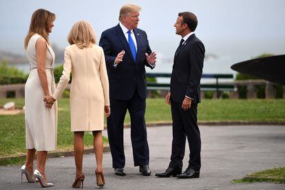 Emmanuel Macron y  Brigitte Macron dan la bienvenida al Presidente de los Estados Unidos  y a su esposa en la cena que tuvo lugar en Biarritz el pasado sábado con motivo de la cumbre del G7.