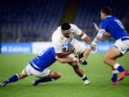 England's prop Mako Vunipola (C) is tackled by Italy's scrum-half Marcello Violi (L) and Italy's winger Mattia Bellini (R) during to the Six Nations rugby union tournament match between Italy and England at the stadio Olimpico stadium, in Rome, on October 31, 2020. (Photo by Filippo MONTEFORTE / AFP)