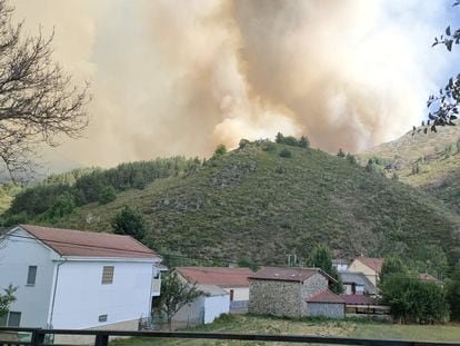 Incendio en Boca de Huérgano (León), el día 9, en una imagen del Gobierno castellanoleonés.