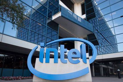 Las acciones de Intel en la bolsa se derrumbaron ayer tras conocerse los planes de Apple.