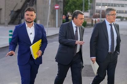 El PSOE se cita en Ferraz para alejar el vértigo de la dimisión de Sánchez
