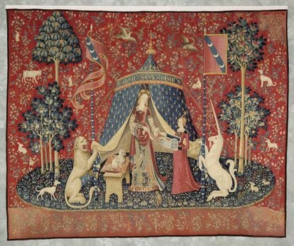 El tapiz central de la serie de 'La Dama del unicornio', expuesto en el Museo de Cluny, en París