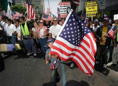 Manifestación de trabajadores mexicanos  en Hollywood Boulevard.