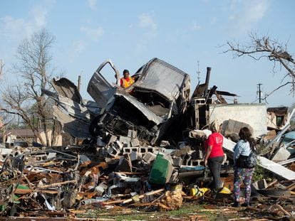 El paso de los tornados sobre Misisipi, en imágenes