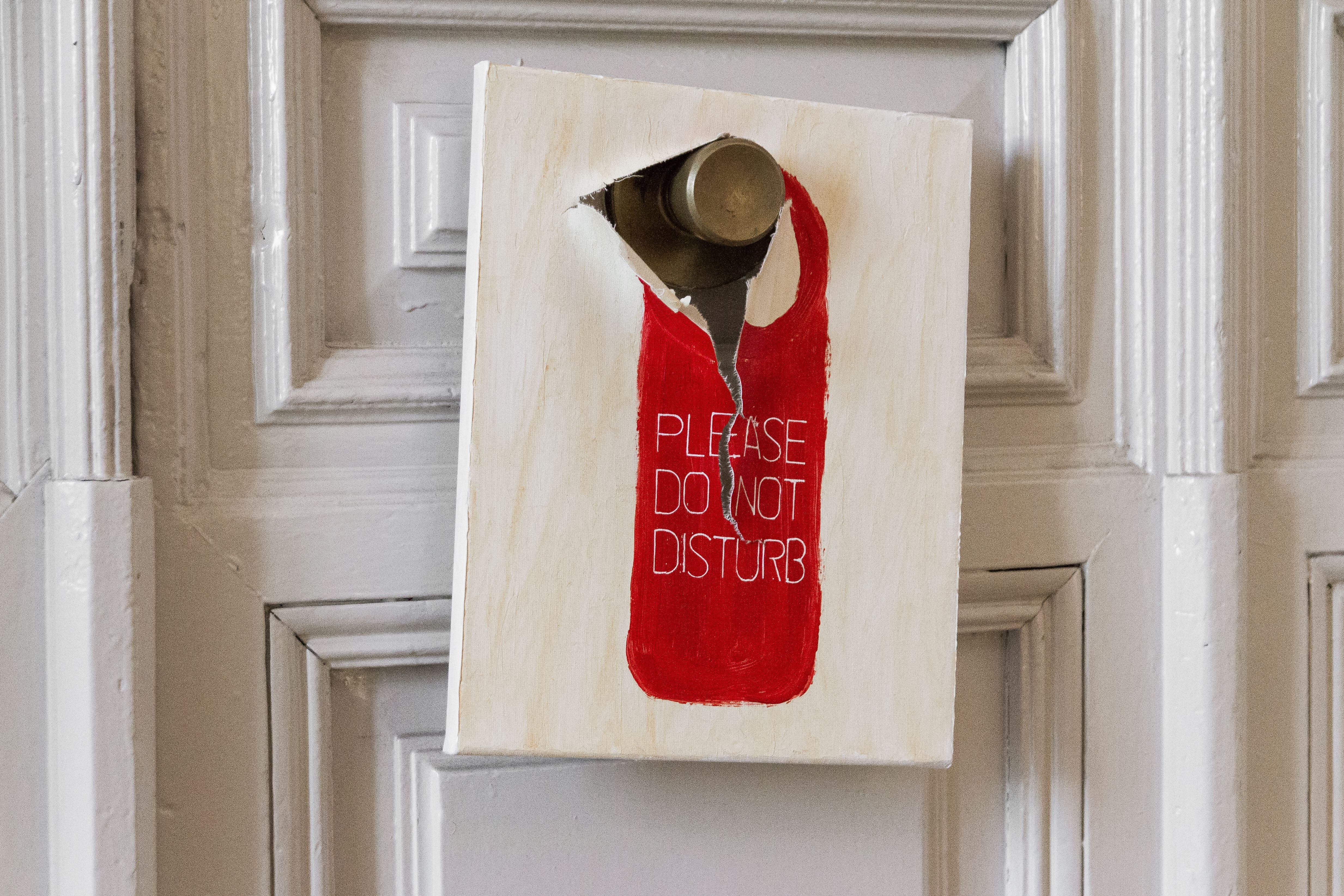 'Please do not disturb' de David Benarroch en una anterior versión de Hybrid Art Fair.