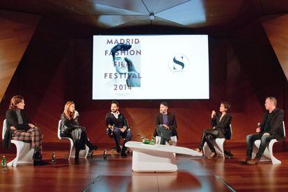 En la mesa redonda se analizó la evolución del rol de la mujer en el cine y la moda.