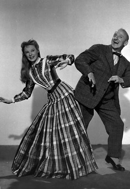 June Allyson y Jimmy Durante en una escena de <i>Music for Millions</i>.