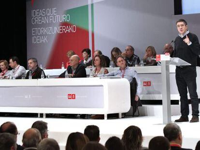 El secretario general del PSE-EE, Patxi López, durante su intervención.