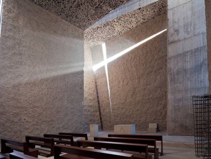 Interior de la iglesia del Santísimo Redentor, de Fernando Menis, en La Laguna.