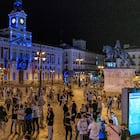 DVD 1052 (05-08-21) Dozens of people at Puerta del Sol after 11 pm. Photo: Olmo Calvo