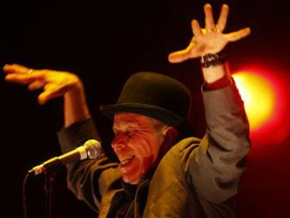El cantante Tom Waits, en un concierto en 2008.