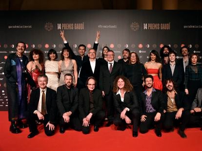 Foto de familia de los asistentes a la alfombra roja de la celebración de los Premios Gaudí de cine catalán.
