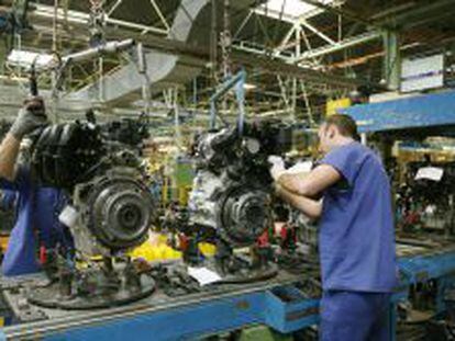 En la imagen, una cadena de montaje de la factoria de Ford en Almussafes (Valencia).