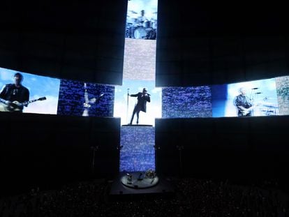 U2 actúa en La Esfera, en su concierto en Las Vegas este sábado 30 de septiembre de 2023.