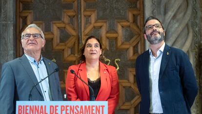 Los alcaldes de Valencia, Barcelona y Palma, Joan Ribó, Ada Colau y José Hila durante la presentación de la Bienal de Pensamiento