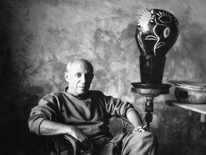 Pablo Picasso, en su taller de Antibes en 1946.