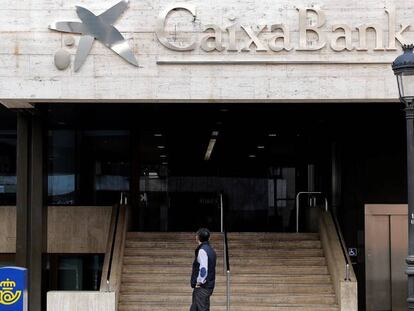 Este lunes se inicia la sustitución de la marca Bankia en las oficinas 'retail'