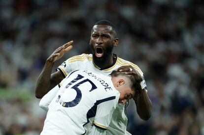   Valverde and the German Rudiger celebrate the Madrid team's third goal against Manchester City.