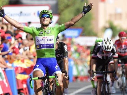 El ciclista italiano Matteo Trentin celebra su triunfo en la etapa 13 de la Vuelta.