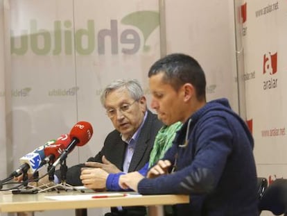 Dani Maeztu y Patxi Zabaleta, durante la rueda de prensa en la sede de Aralar.