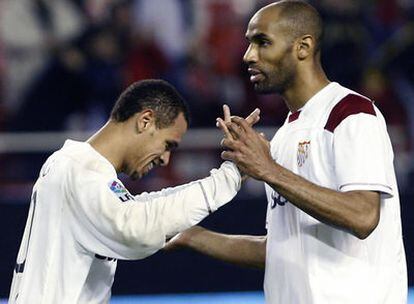 Luis Fabiano y Kanouté celebran uno de los goles