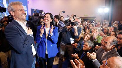 El candidato Popular a la Xunta, Alfonso Rueda, tras resultar ganador de las elecciones gallegas este domingo, en Santiago.