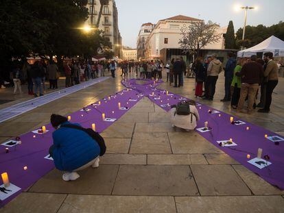 Mujeres en una acción alrededor del Día Internacional contra la Violencia de Género, en Málaga, el 23 de noviembre.