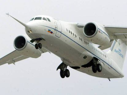 Un avión modelo AN-148, como el que este domingo se ha estrellado cerca de Moscú.