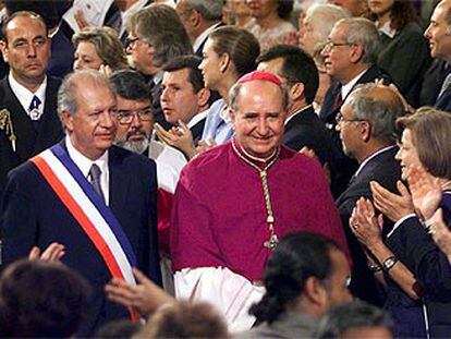 El presidente de Chile, junto al arzobispo de Santiago, Francisco Errazuriz.