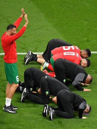 Los jugadores de Marruecos, tras el partido frente a Croacia.
