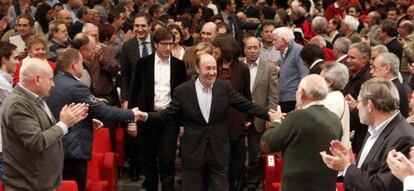 Rubalcaba entra en el salón de actos de la sede de UGT.